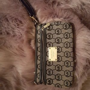 Michael Kors wristlet wallet clutch