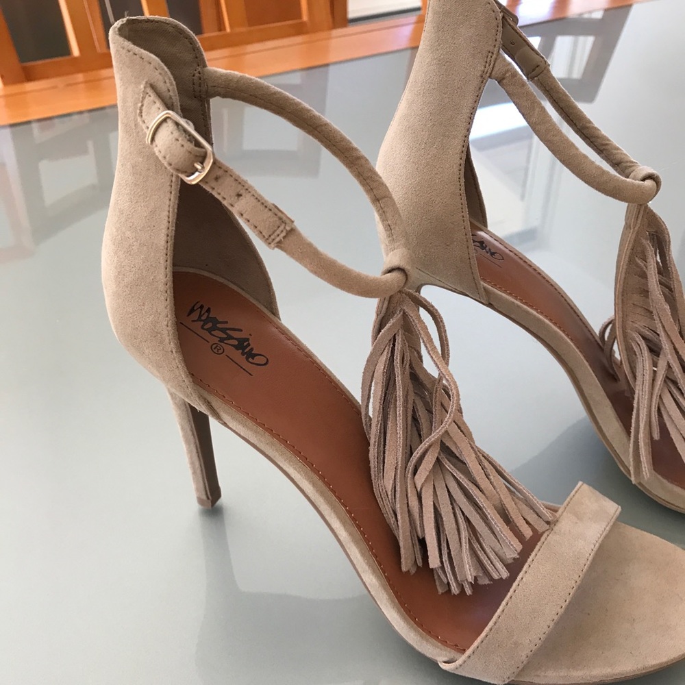 NWOT beautiful heels with tassel