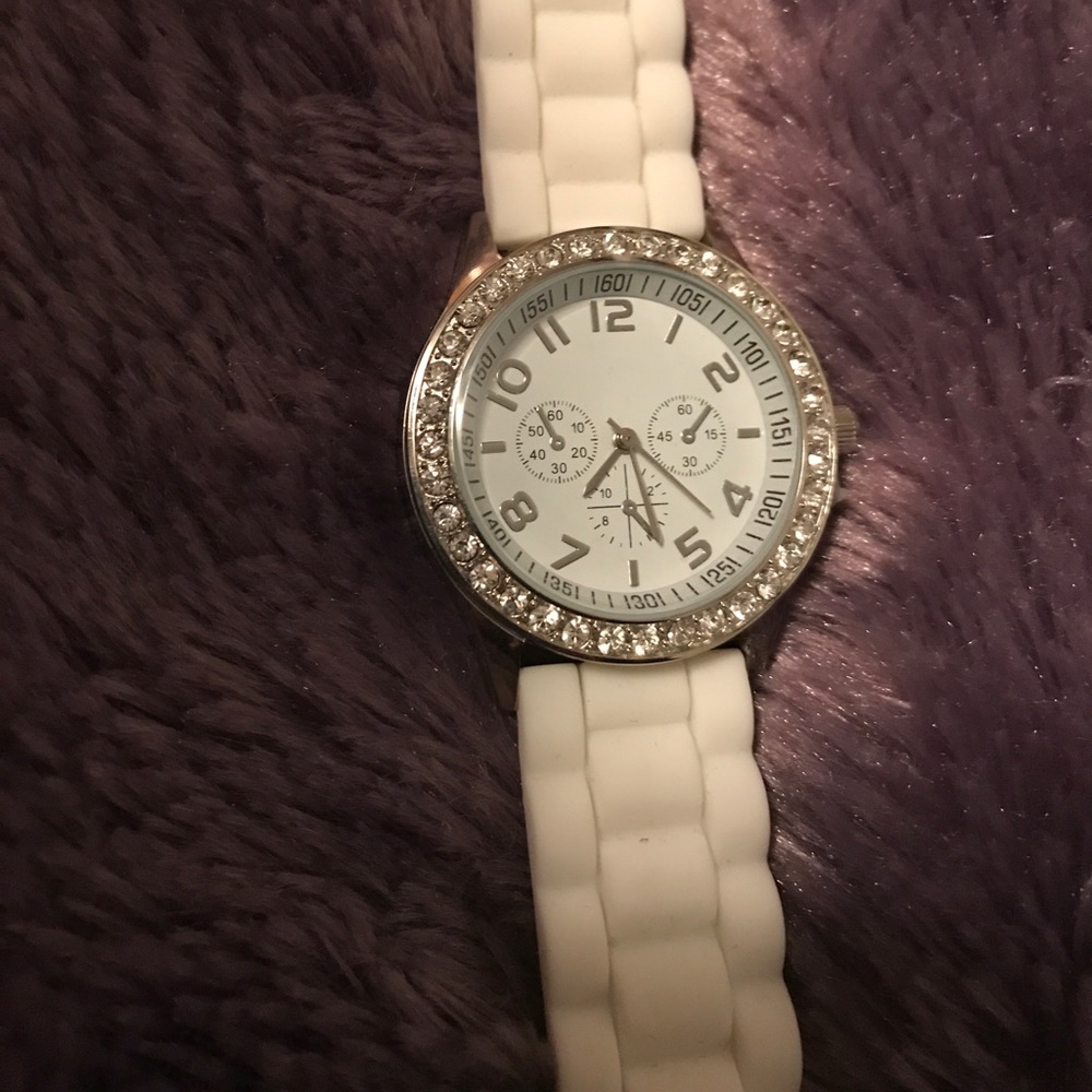White watch - Picture 2 of 4