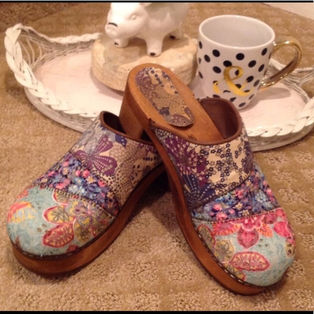 Sanita wooden tapestry clogs 38