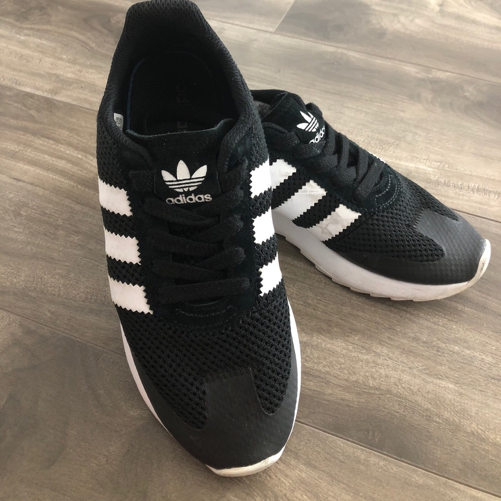 Adidas flashback women’s 6