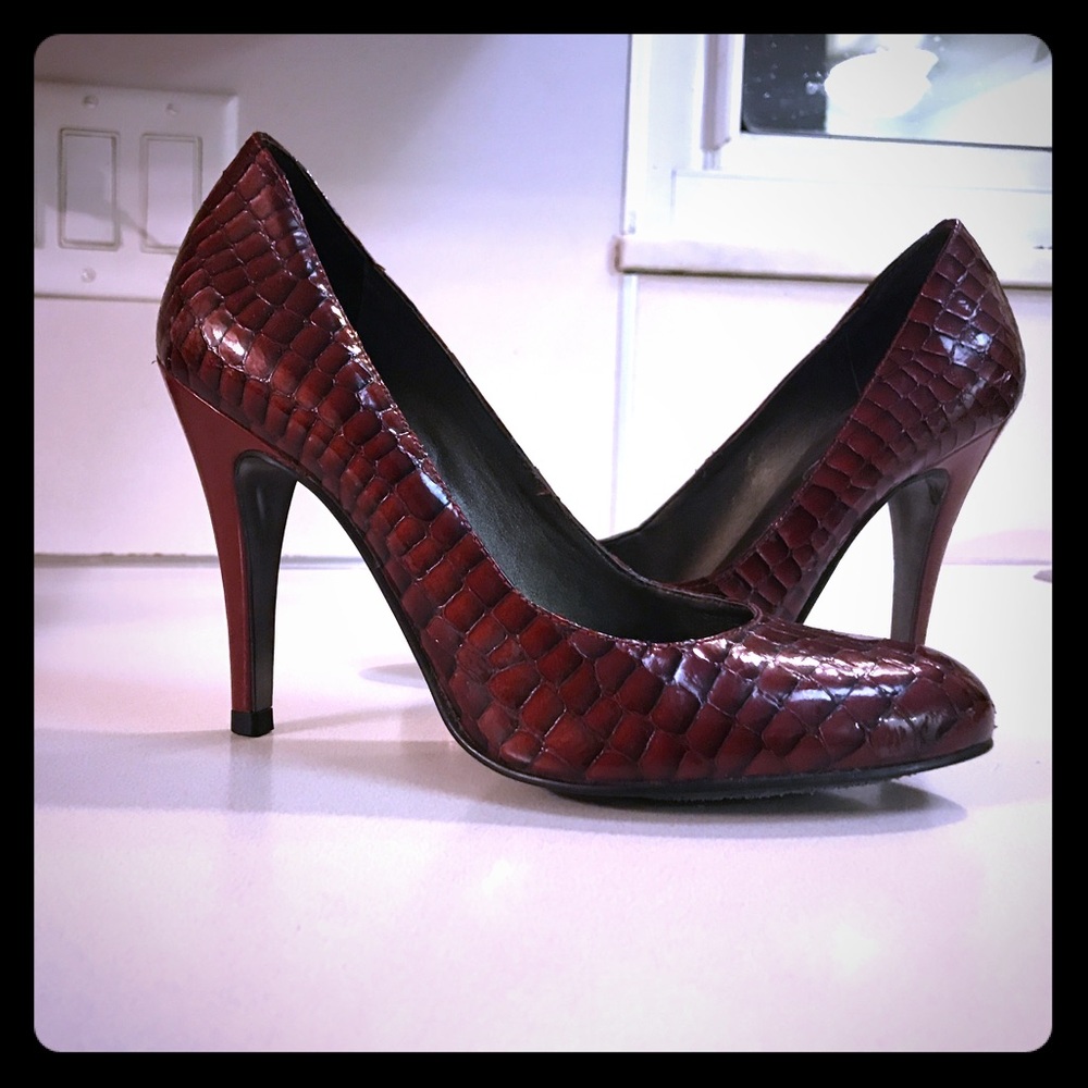 Jessica Simpson- heels maroon