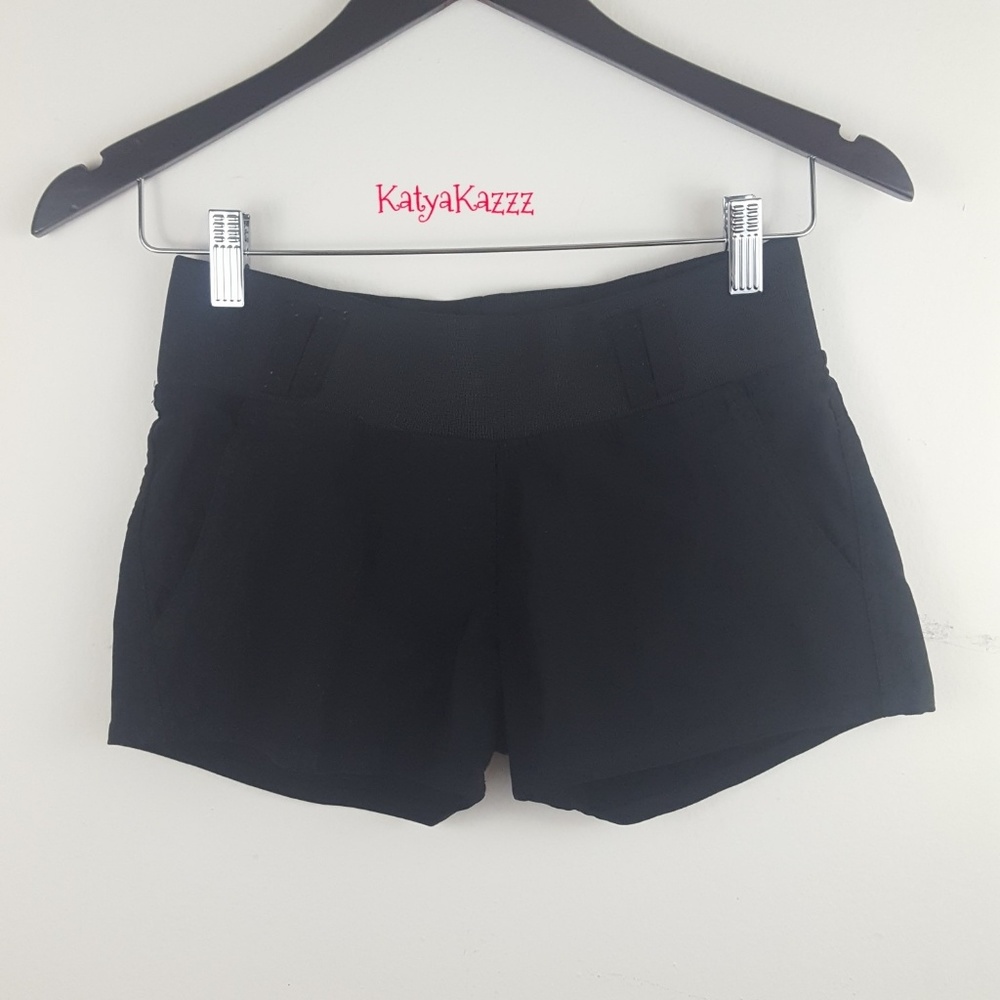 ♥️CLUB DONNA♥️ SHORTS♥️