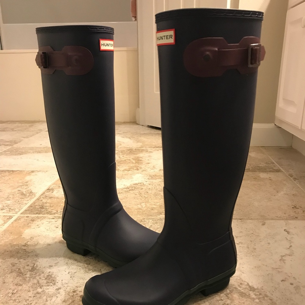 Hunter two-tone rain boots in PRISTINE condition