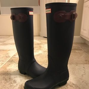 Hunter two-tone rain boots in PRISTINE condition