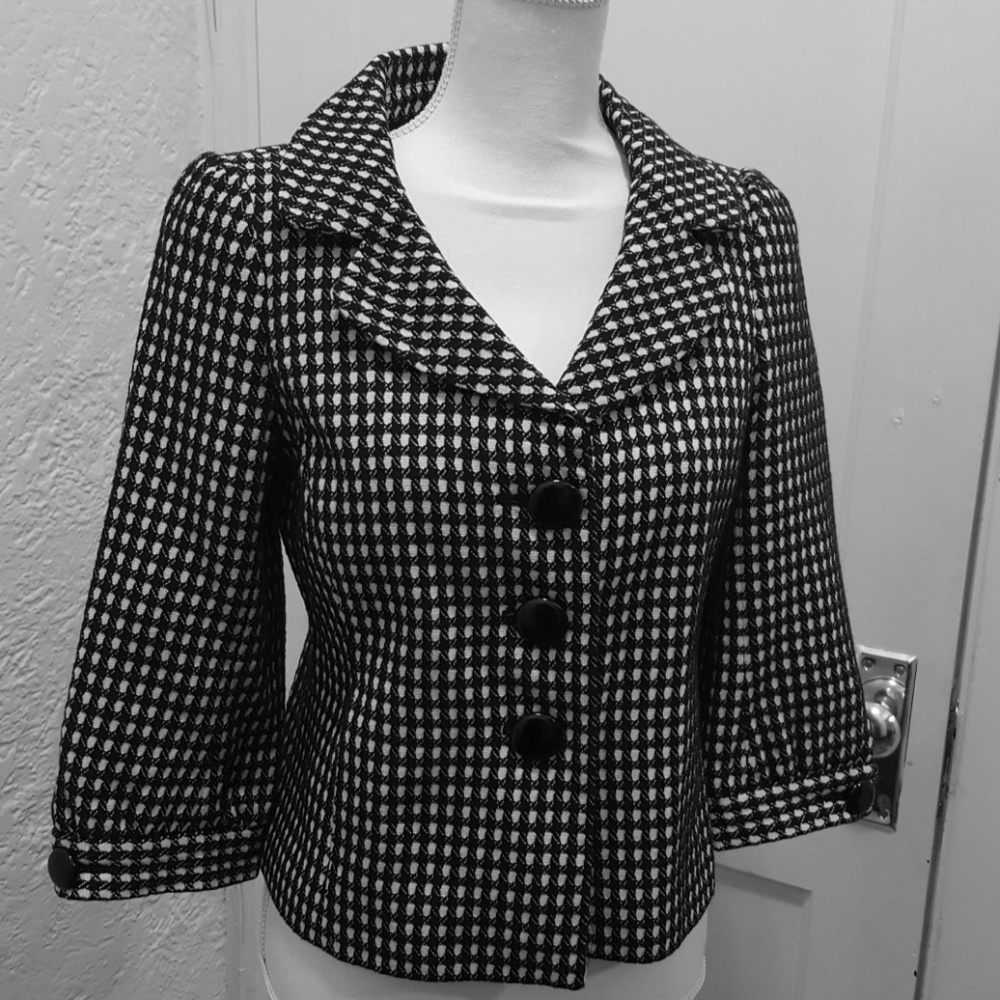Ann Taylor 3/4 sleeve blk& wht Jacket. Sz 4