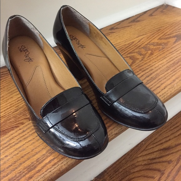 Sofft patent leather dress mocassin with 2.5” heel - Picture 1 of 8