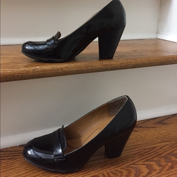 Sofft patent leather dress mocassin with 2.5” heel - Picture 4 of 8