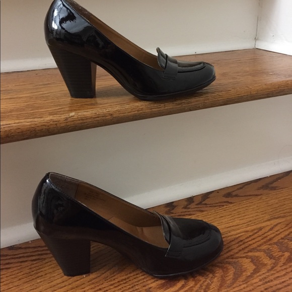 Sofft patent leather dress mocassin with 2.5” heel - Picture 5 of 8