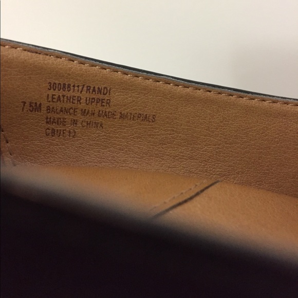 Sofft patent leather dress mocassin with 2.5” heel - Picture 6 of 8