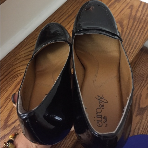 Sofft patent leather dress mocassin with 2.5” heel - Picture 7 of 8