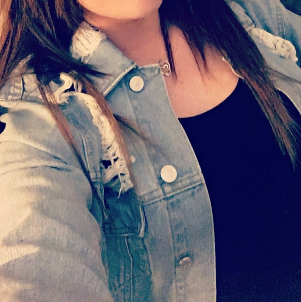 Super cute Vintage ripped Jean jacket