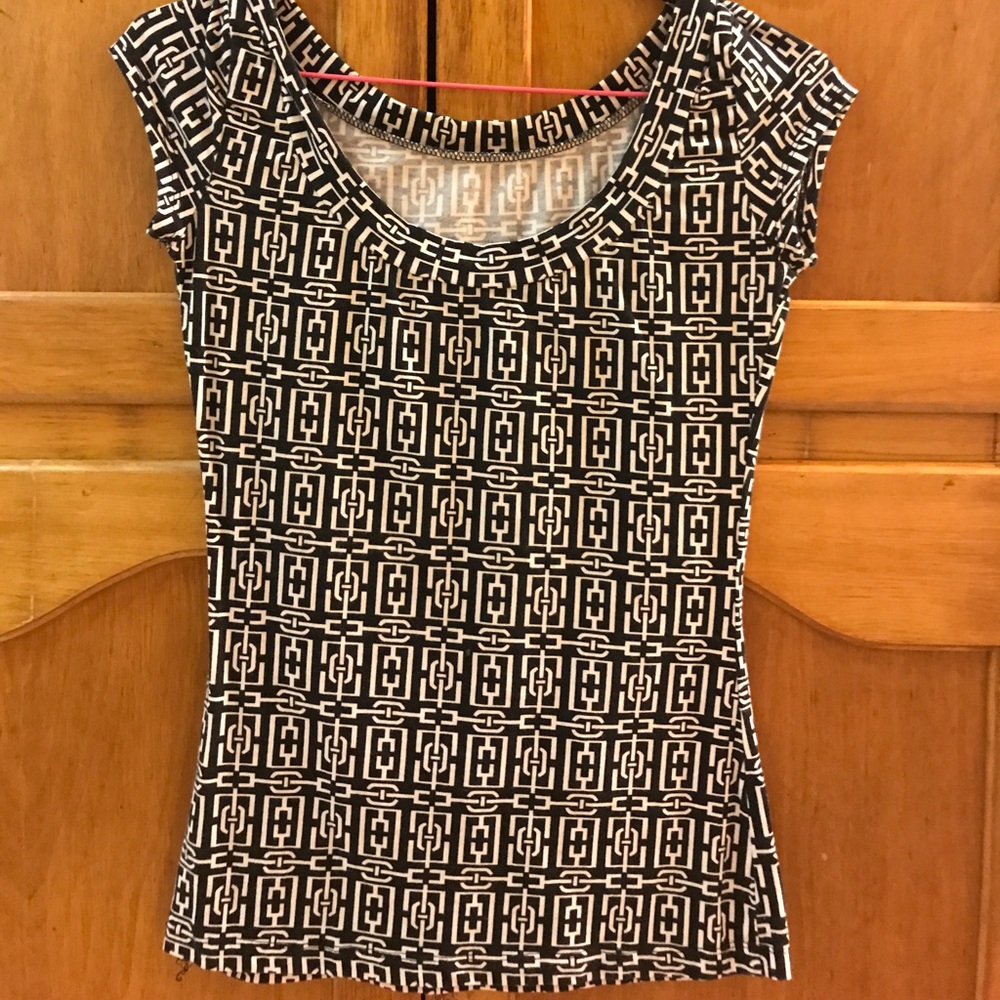 NY&co scoop neck t-shirt