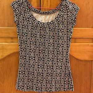 NY&co scoop neck t-shirt