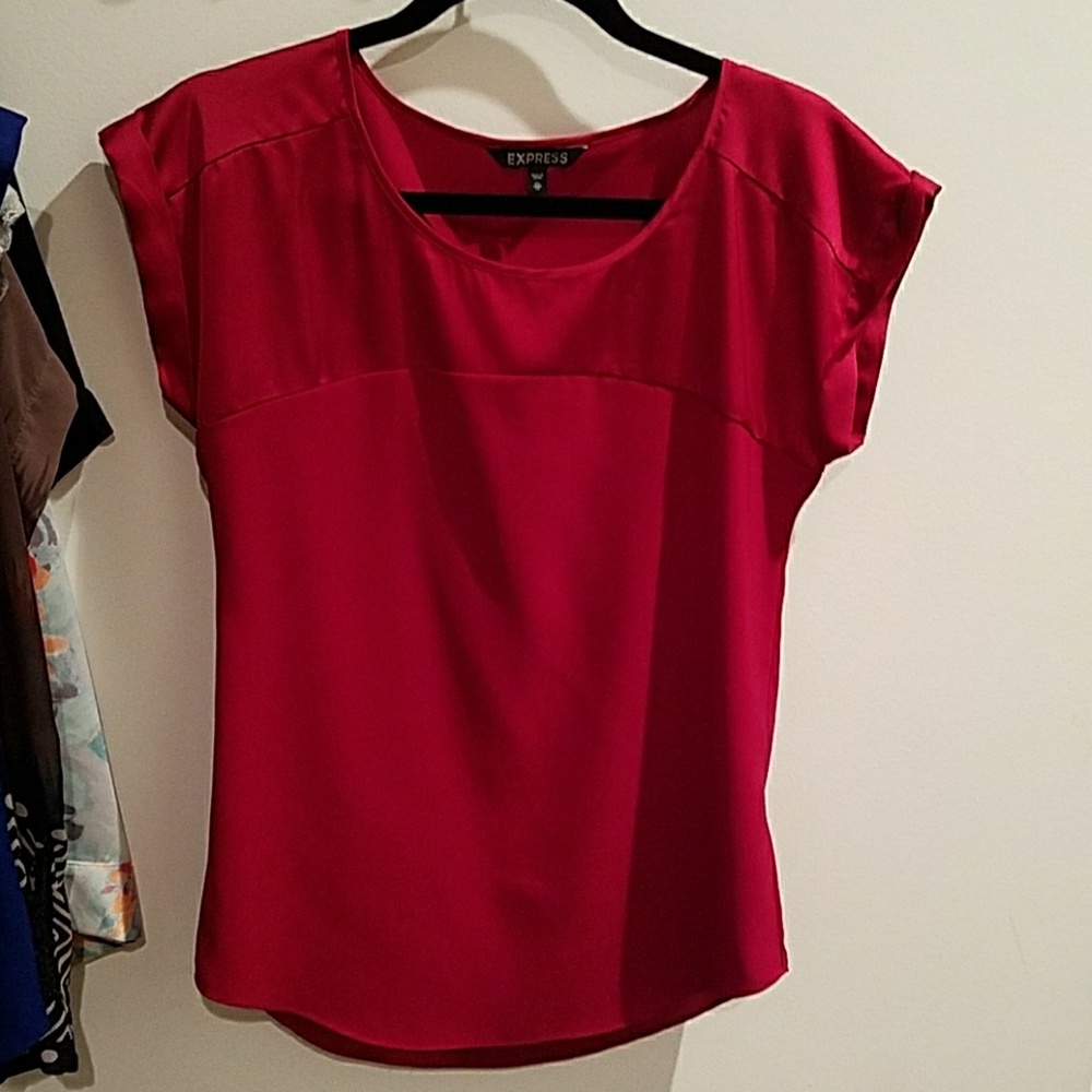 *LAST CHANCE* Express Vibrant red top. Perfect for holidays.