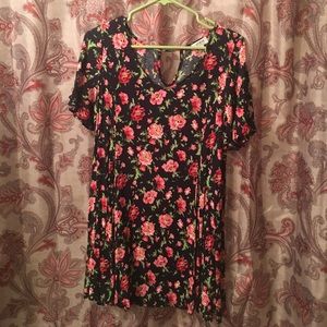 Umgee flower shift dress. Size L.