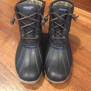 Women’s black Short size 6 boots