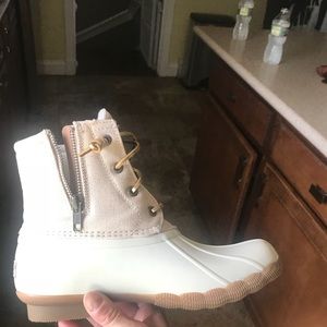 Short Sperry boot off white sz.6