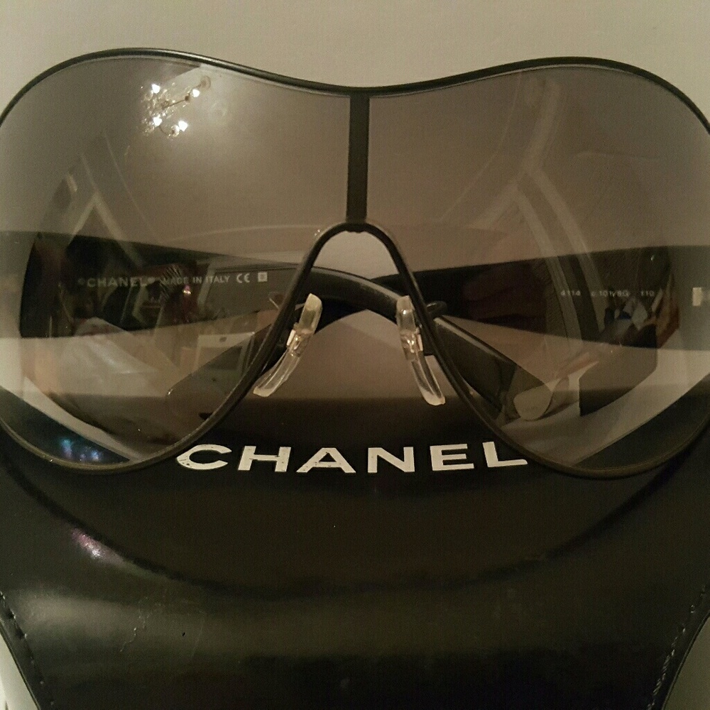 Beautiful pair of CHANEL sunglasses!!!!!