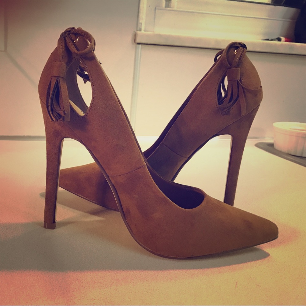 New with box - camel suede heels