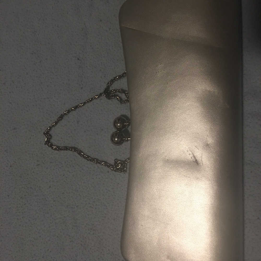 Aldo clutch