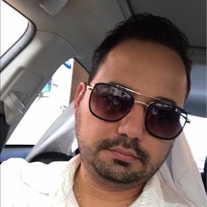 Meet your Posher, Luis a