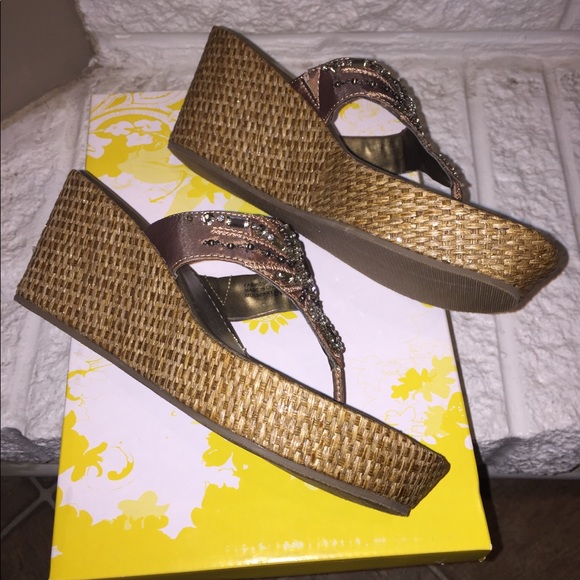 NEW YELLOW BOX MULBERRY SZ 6 1/2 TAUPE SHOES - Picture 6 of 8