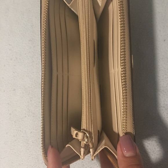 Kate Spade - Picture 3 of 3