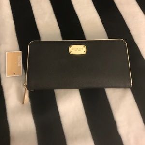 PD Michael Kors Saffiano Frame Wallet 