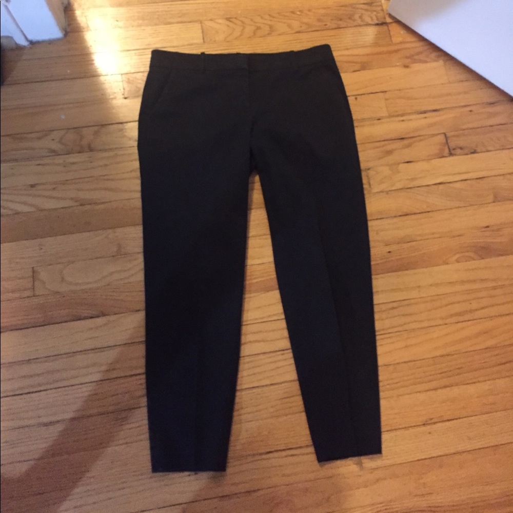 Cropped slacks.