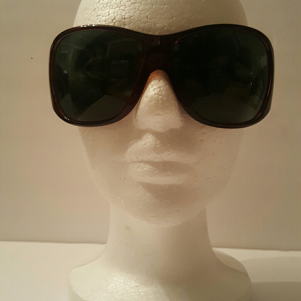 Reduced!Firm! Very Sexy pair of Versace sunglasses