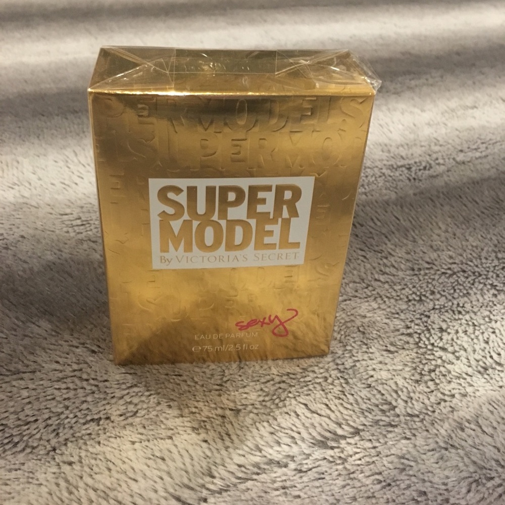 Victoria’s Secret supermodel eau de parfum