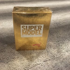 Victoria’s Secret supermodel eau de parfum
