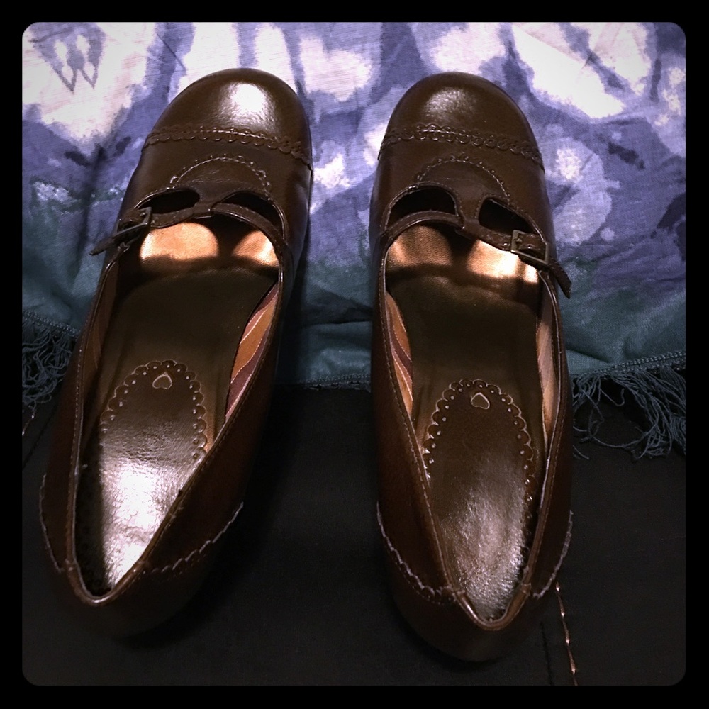 Victorian style brown heels.