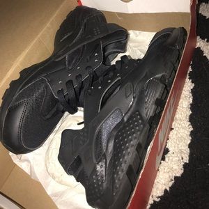Black Nike Huarache