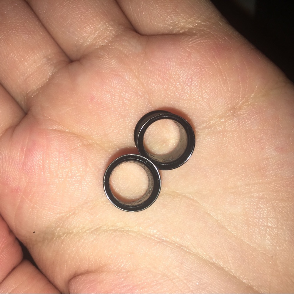 Black Metal Tunnels/Eyelets 00g