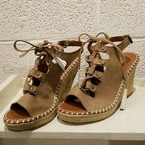 New SO Drift Wedge Sandal - Taupe - 9
