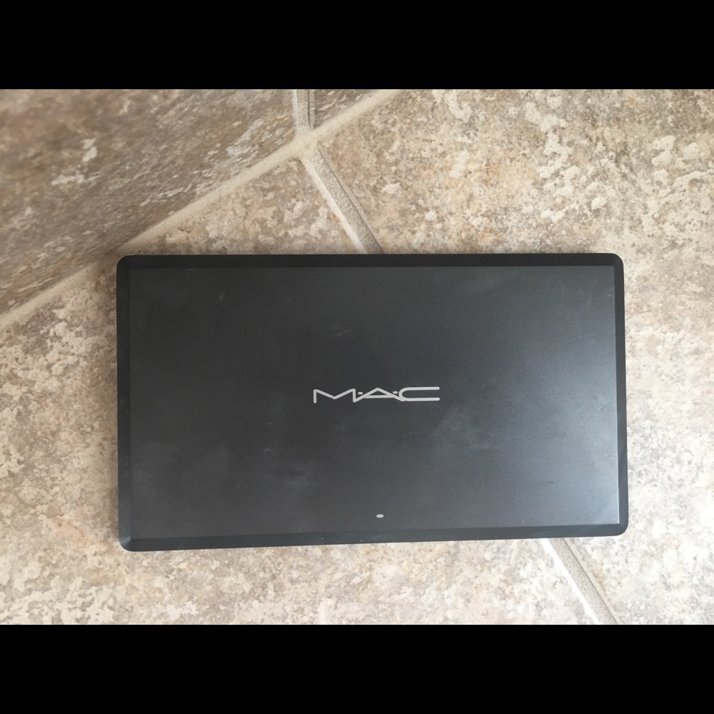 MAC eyeshadow palette