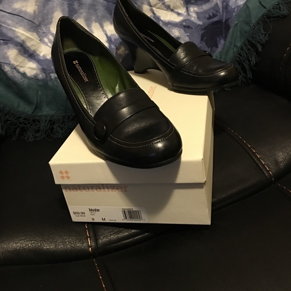 Beautiful black leather Naturalizer wedge heels. - Picture 8 of 8