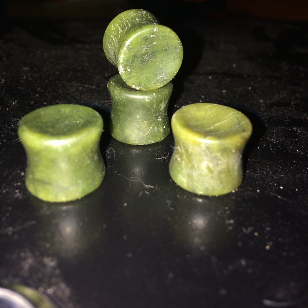 Lightweight stone 1/2 plugs