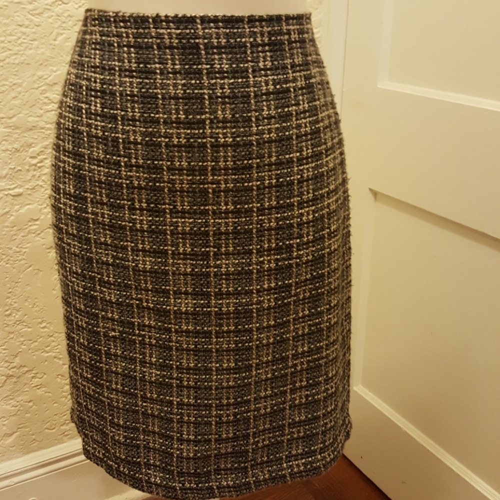 FINAL SALE!Banana Republic pencil skirt . Sz 6