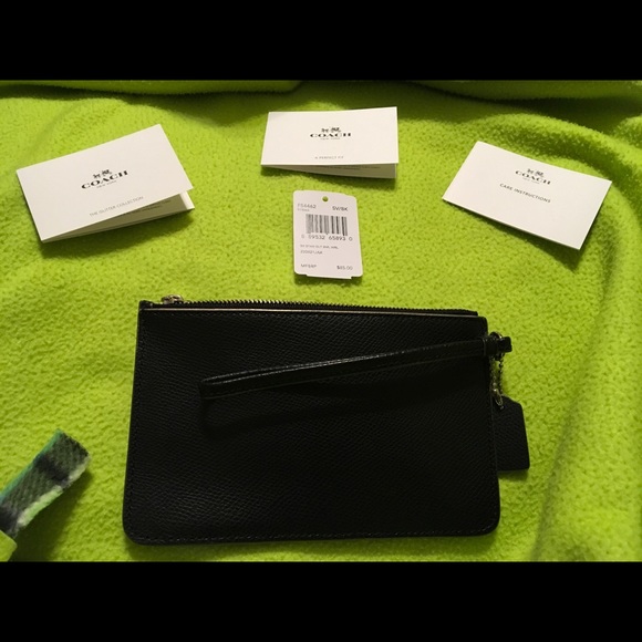 ❤️SOLD❤️COACH black glitter star wristlet - Picture 2 of 5