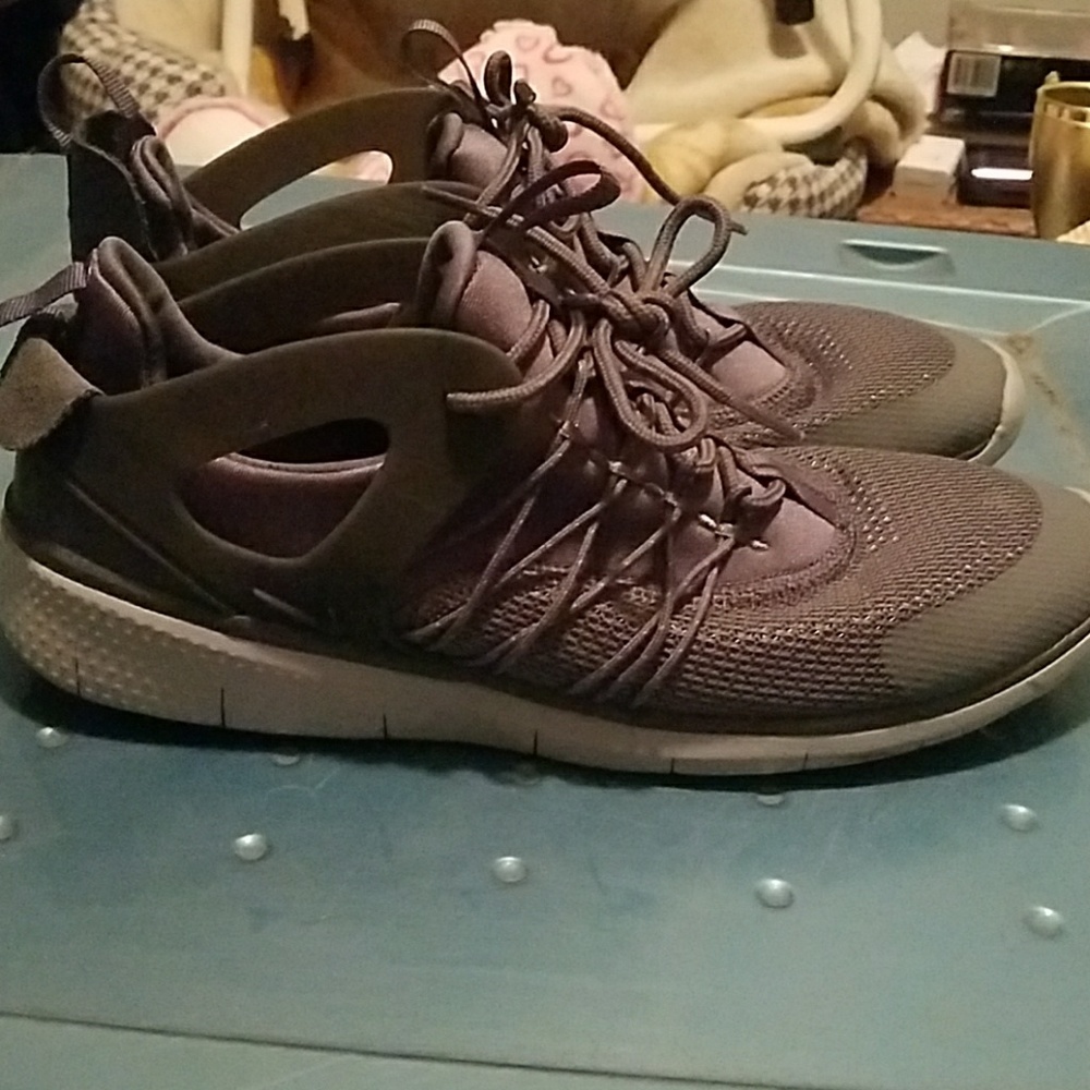 Wmns Nike Free Viritous Running Shoe