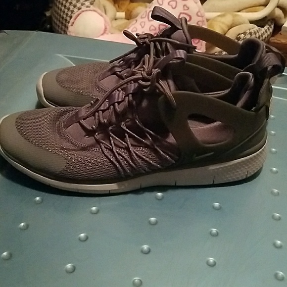 Wmns Nike Free Viritous Running Shoe - Picture 3 of 5