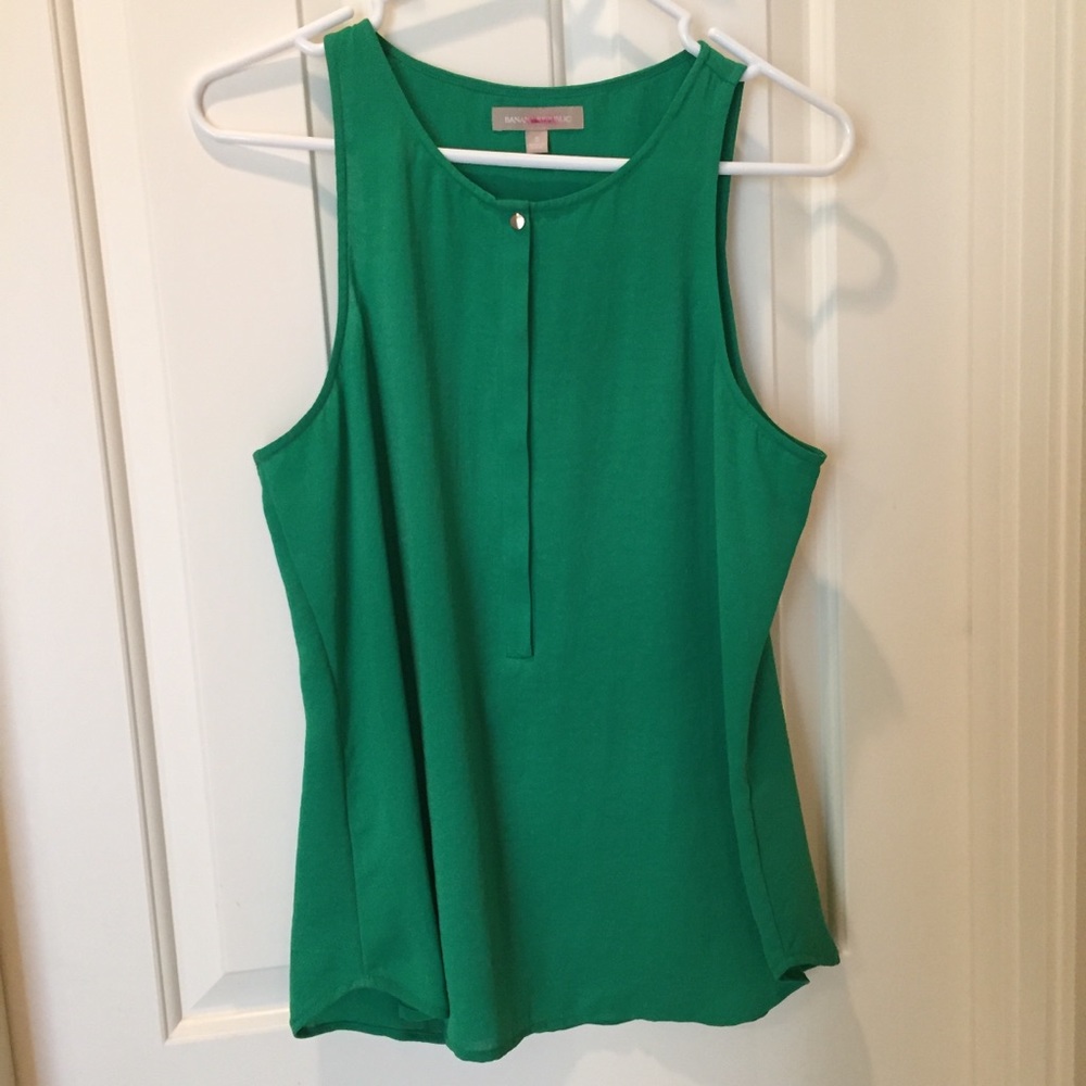 Beautiful Kelly green top