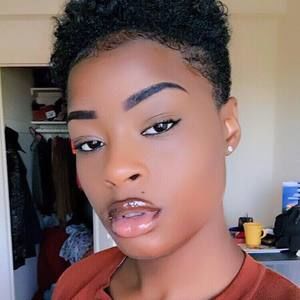 Meet your Posher, Briana