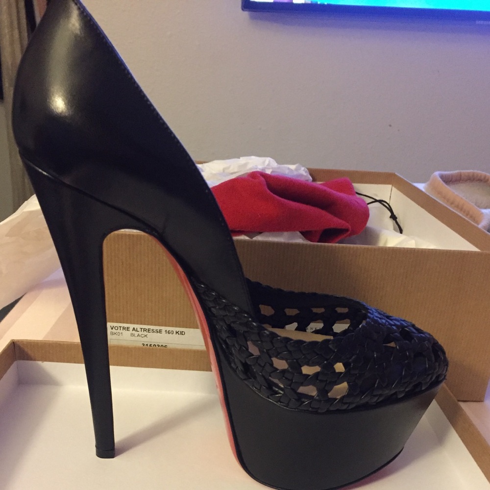 Brand New Never Worn. Rare. Sold out. Size 37
