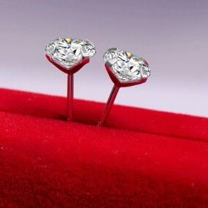 New 18 k White Gold Stud Earrings