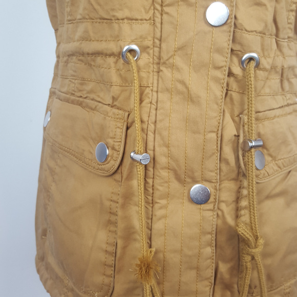 Ymi  Winter Vest with Detachable Hoodie - Picture 5 of 6