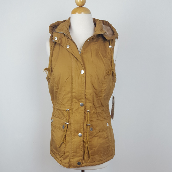 Ymi  Winter Vest with Detachable Hoodie - Picture 2 of 6